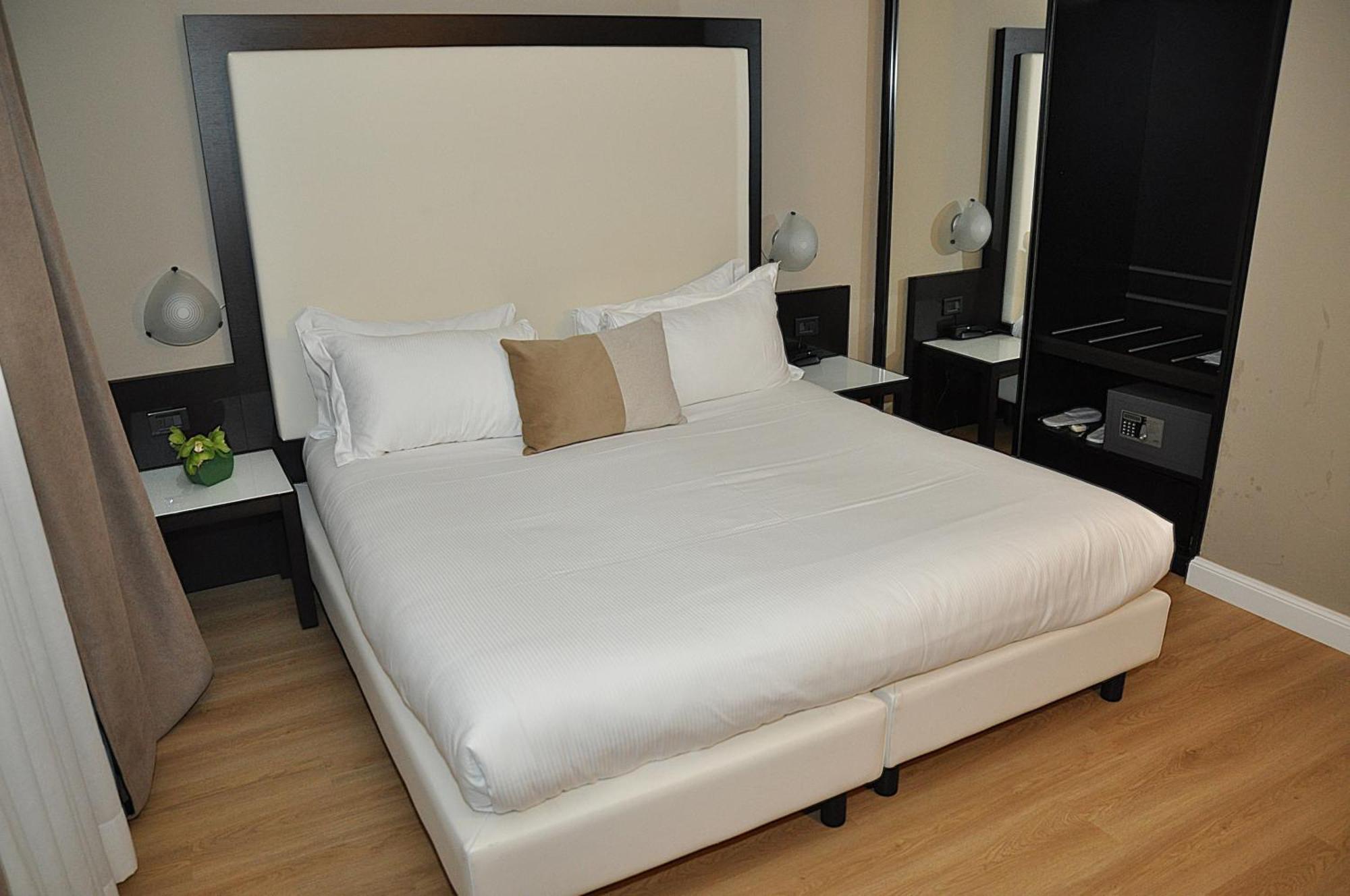 Hotel Comtur Binasco Zewnętrze zdjęcie